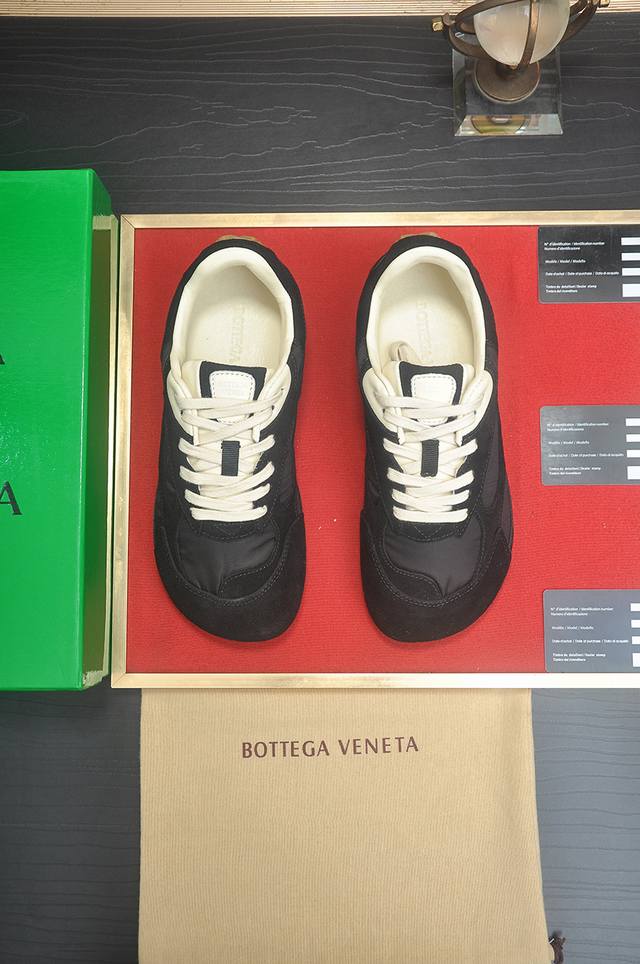 出厂价p Botteg Venetta Bv 全牛皮内里 独家新款 官网新款 鞋面以上乘的顶级小牛皮制作 细腻的手感 流淌奢华的质感 为精致男士量身制作 铸就高