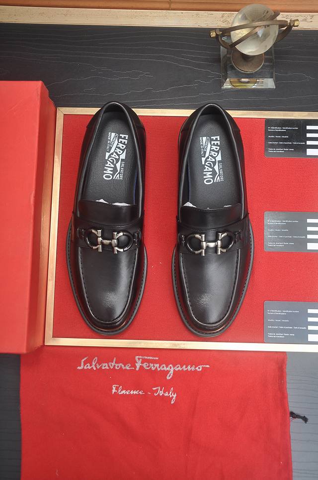 出厂价p Ferragamo 菲拉格幕 专柜最新款 原版进口开边上乘牛皮手工编织成+进口牛里+原版奢华金属扣+原版组合大底 对比无压力 38--45 45定做