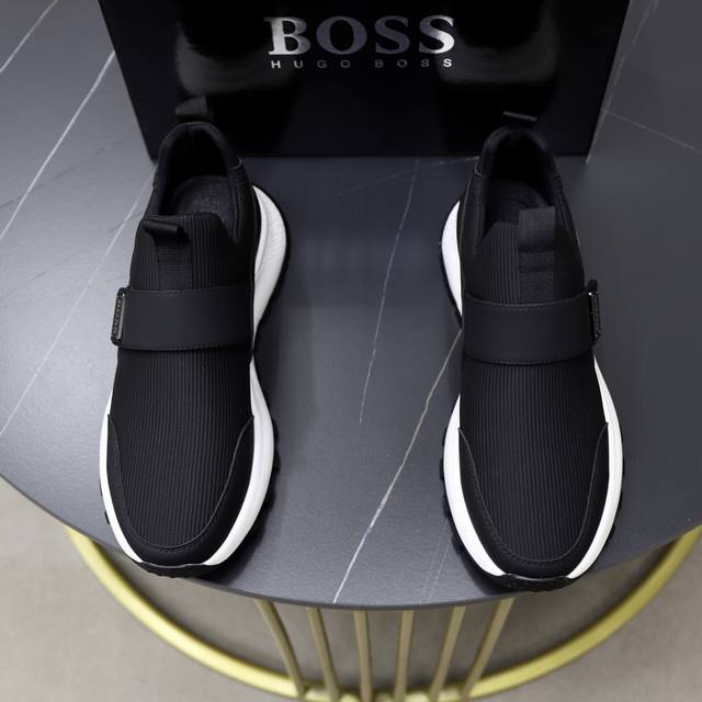 出厂价pp 品牌 Boss 标准码 38-44 45订做 等级 官网同款 材料 原版针织面料 舒适透气内里 轻便耐磨运动大底 款式类别 男士时尚休闲鞋 跑步 运