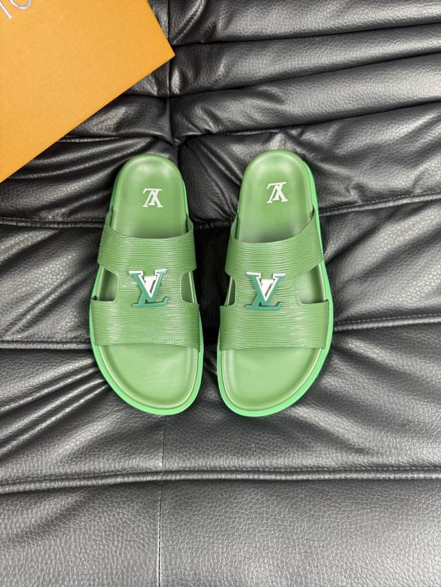 38-45 Louis V*高端精品 奢品拖鞋 1:1高端品质 休闲阳光宽松舒适型 最高版本高品质精品 经夏季必入哦