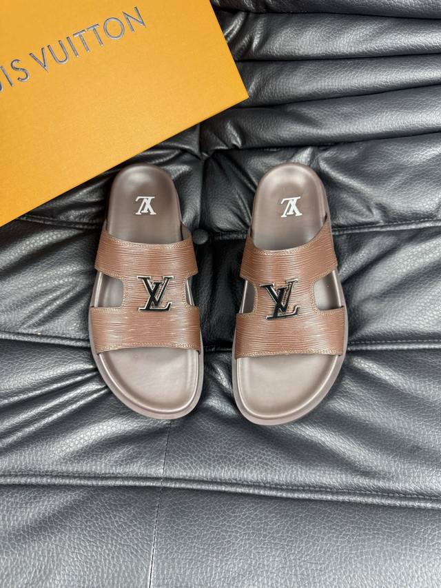 38-45 Louis V*高端精品 奢品拖鞋 1:1高端品质 休闲阳光宽松舒适型 最高版本高品质精品 经夏季必入哦