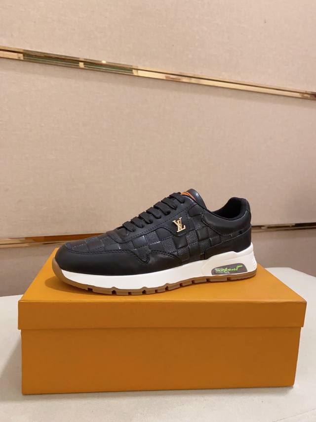 Lv 路易威登 最新潮鞋休闲鞋实体店爆款 新品春夏季舒适进口定制原版牛皮 独特提花面料元素设计 搭配羊皮内里 Lv原版底 高端包装高品质细节决定品质 可随意进出