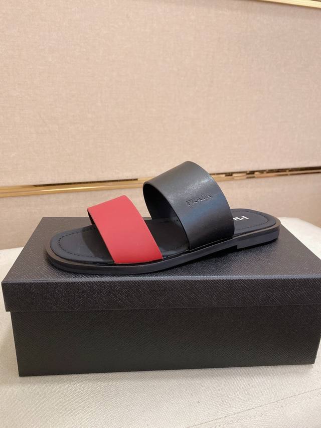 工厂p价 prada 拖鞋 顶级代购 男士春夏拖鞋专柜同步 鞋面意大利进口牛皮搭 标志图形高品质工艺 鞋底 原厂特供原版底 独家活动成型底超级舒适 原厂跟单货