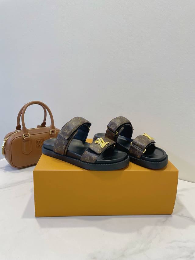 lv 路易威登L家 驴牌Monogram 浮雕印花经典拖鞋 本季Waterfront 焕新回归 size: 35-40 标准原盒包装