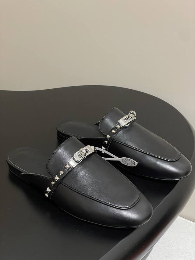 顶级品质 hermes 爱马仕 H家 Oz铆钉穆勒鞋经典Kelly扣包头半拖鞋 H经典半拖 25Ss新版面 小牛皮穆勒鞋 搭配经典镀钯Kelly鞋扣和Medor