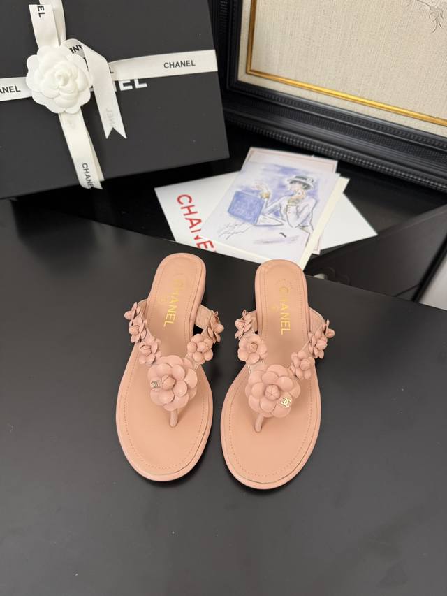 现货发售 *25 专柜 正品级 版本 官方目录 码数 35 36 37 38 39 34 40 41 需要定做跟客服 沟通 跟高2.5Cm 均配有意大利正品包装