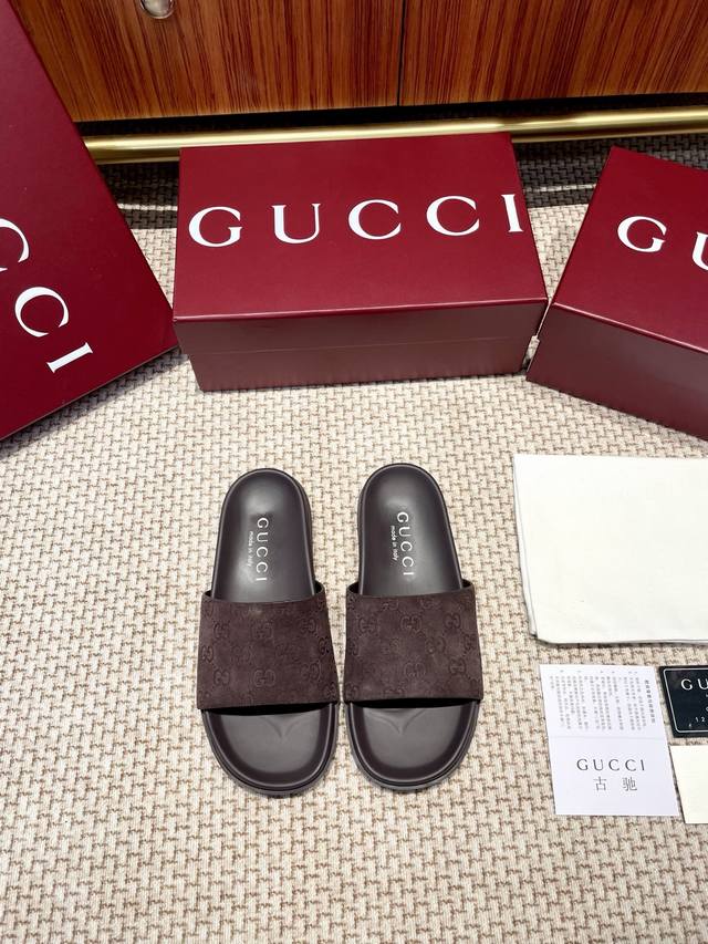 Gucci 春夏新品 拖鞋 匠心打造 缀饰一眼可辨的最新设计 整个设计注入一抹精致优雅气息 原版定制牛皮 内里定制羊皮 原版防滑橡胶大底 码数35-40