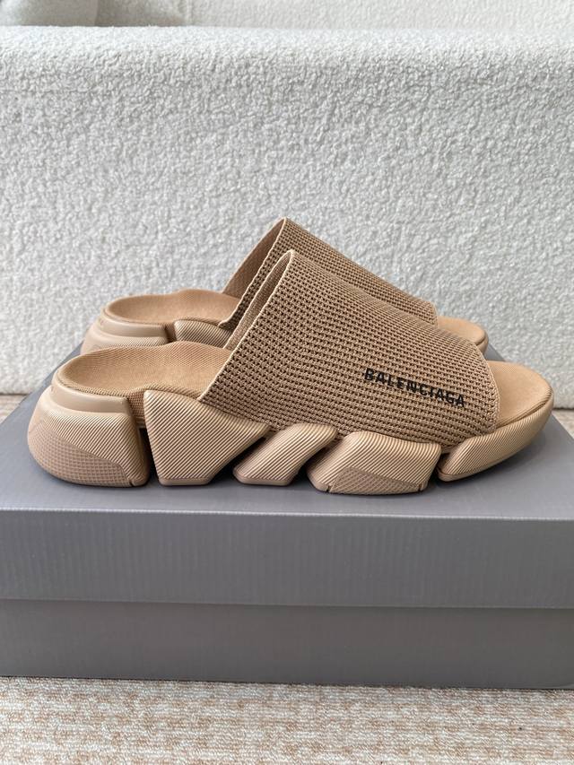 Balenciag A巴黎世家拖鞋 升级版推出Speed 2.0 版本全新袜子鞋拖鞋 原厂货 绝非通版 2.0版的袜子部分可以把脚背和脚踝完全包裹起来 鞋面是原