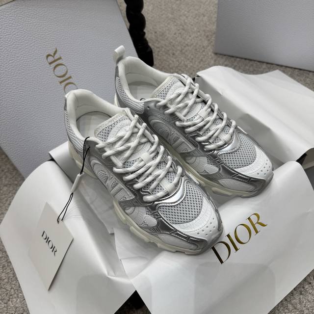 爆款 dior Chrono 迪奥高版本. 原版开发全新Tpu吸膜超轻极软组合大底. 运动风格 运动鞋..老爹鞋.. 上脚超美超赞..各路明星网红纷纷上脚..耀