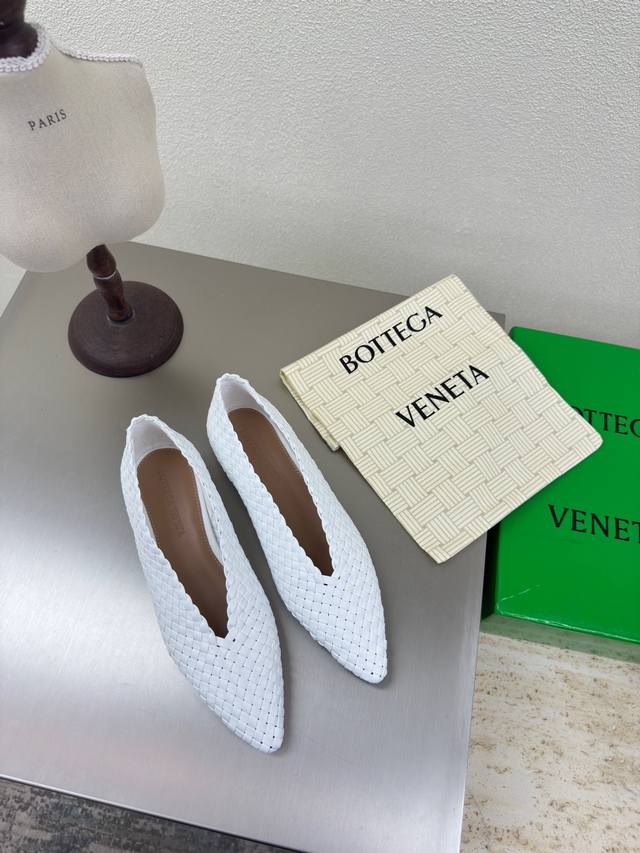 一体手工 编织无接缝 bv Sofia 平底手工一体编织 系列单鞋 5 毫米级 编织单鞋 真皮手工编织 白色 编织 这款经典款 简直Bv最新天花板啦 四色 彩色
