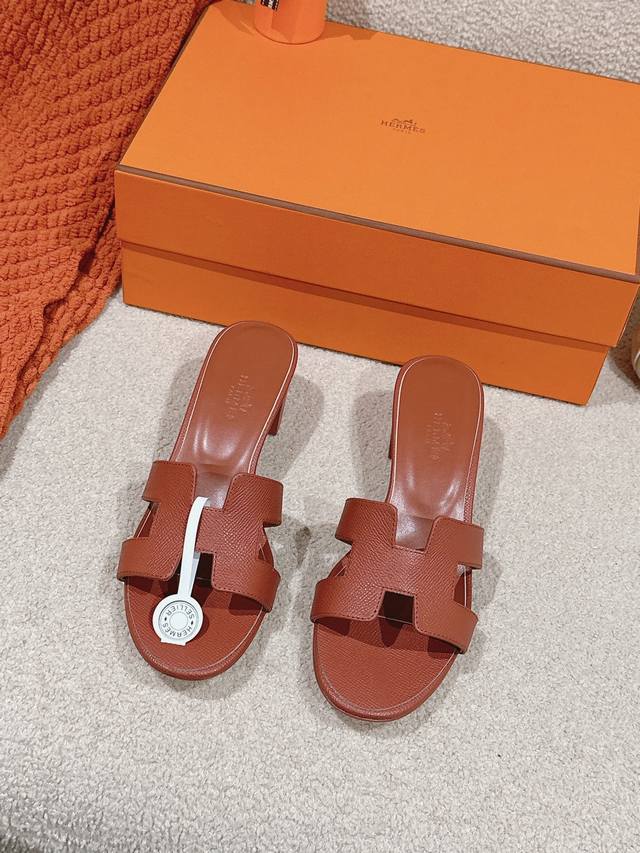 出厂价p Hermes 爱马仕H拖鞋Oasis 凉鞋系列 时尚又百搭 超级舒服 每个细节都做到极致 原版Swift小牛皮 原版1:1独家私模鞋面 原版真皮大底