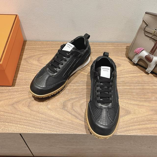 网孔 Herme S Ss25New Arrival 专柜大热情侣款 H家配货首选鞋履 是爱马仕经典款 每一季都会出很多颜色 绝对是最值得买的配货之一 有遇到的