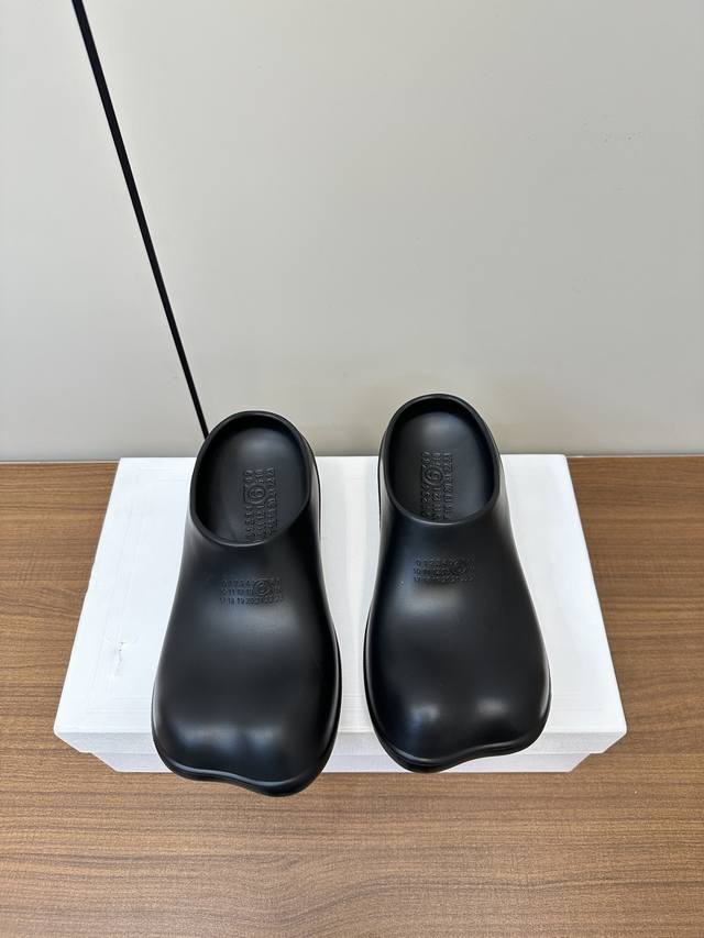 maison Marginal* Mm6马吉拉24Ss新款米奇拖鞋 特价 码数 35-36 8双,