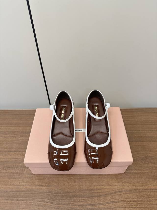 miumiu 谬谬2025春季新款玛丽珍时尚单鞋 原版 1 1开发 各大明星 网红的热爱款 亲肤柔软春秋季必备款 鞋面简约设计性感 经典百搭 面料完全对版的柔软