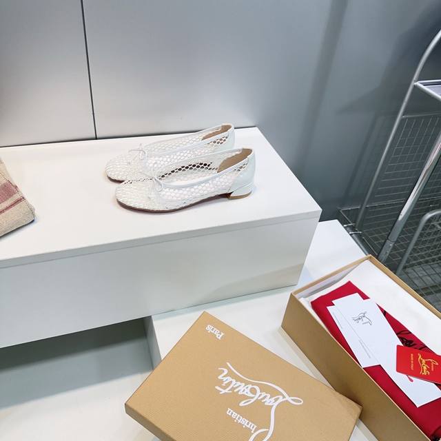 高品质出厂 代购价格p原单渠道 Christinlouboutin Cl红底鞋25春夏新款渔网面蝴蝶结芭蕾舞粗跟单鞋 芭蕾舞鞋柔软天花板呀~ 气质优雅 烂漫又随