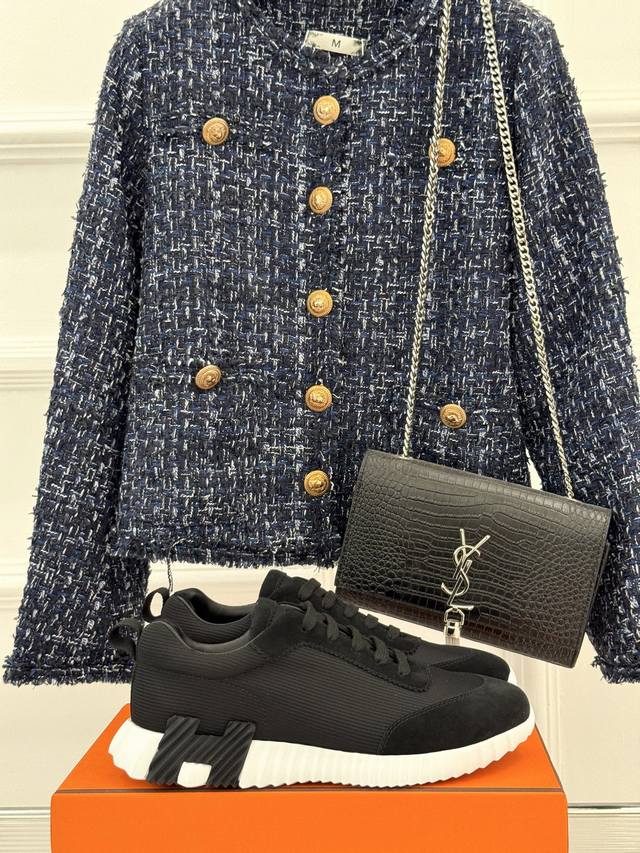 厂价 hermes 爱马仕经典休闲 运动鞋 经典复古高级感单品 好穿又好搭配 上脚秀气 鞋面采用原版定制皮料 内里踮脚均为牛皮 原版开模Tpu大底 size 3