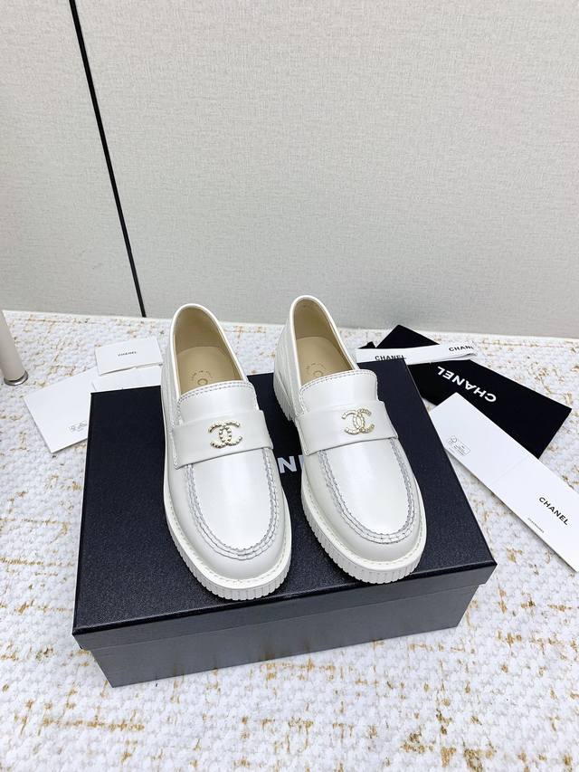 出厂 高版本 Chane* 小香25p新品 经典双C乐福鞋 鞋面采用进口小牛皮 内里踮脚均为丝绸羊皮 橡胶底+组合沿条大底 size 35-39 40定制