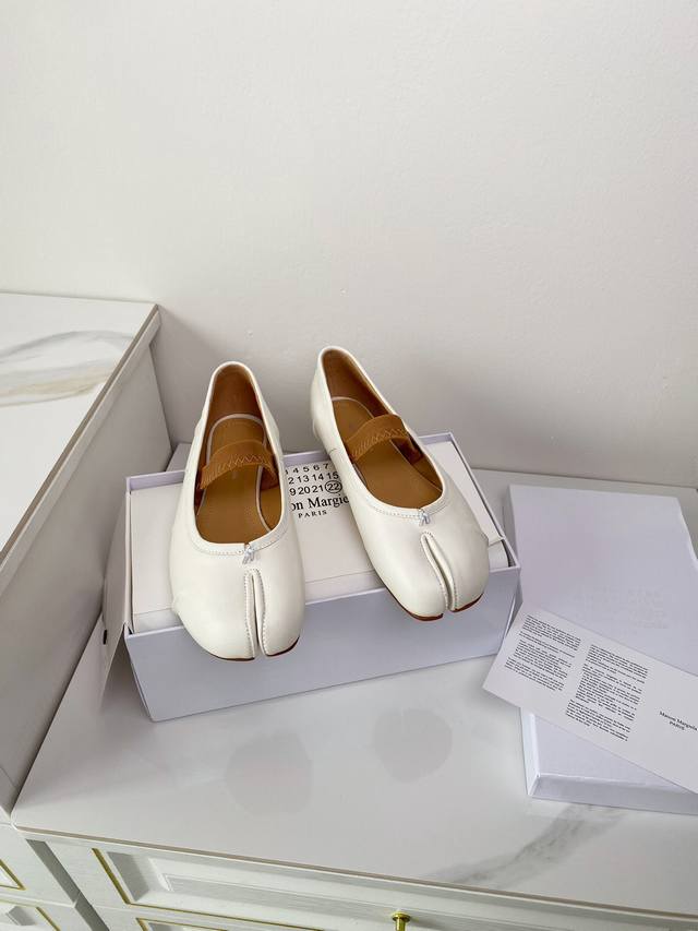 出厂 专柜最新Maison Margiela Mm6马吉拉 皱褶分趾鞋 Tabi分趾芭蕾舞松紧带半拖 涂鸦 意产植鞣羊皮 真正的原版大底 码数35-39 40