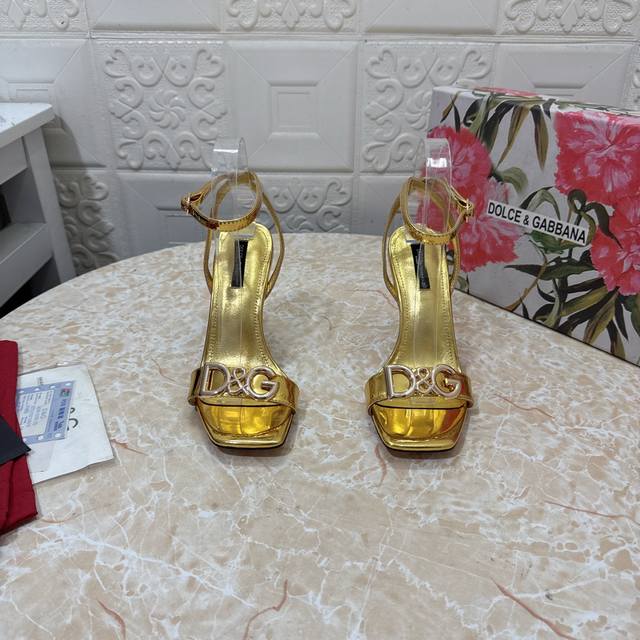 dg.顶级版本.高品质 2025新款 独家开模 Dg大金扣跟凉鞋 鞋面 牛皮 内里 羊皮 跟高: 10.5Cm 大底 A级原版真皮大底 码数 Size.34 4