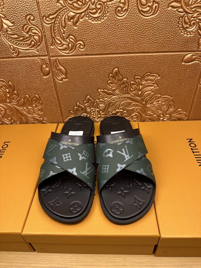 louis Vuitton 路易威登 官网1:1开模定制 经典老花料 原版升级版大底防滑轻便 市场顶级品质 男士拖鞋时尚主打潮流 百搭爆款 简单不失品味 自信满