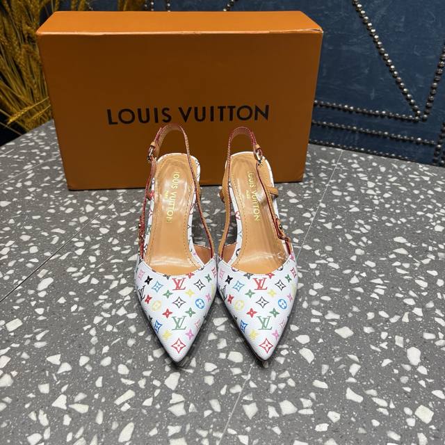 lv 专柜新色 鞋面 特殊材料 油边 所有边条精细油边 扣件 金属品牌小扣 内里 羊皮 大底 真皮大底 跟高 中跟7.5Cm 高跟9.5Cm 码数 35-42
