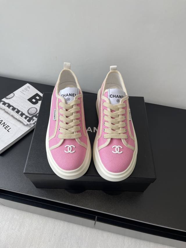 Chanel 香奈儿 25C新款运动鞋 休闲鞋 百搭款 款式搭配不会出错撞色搭配活力满满啊 侧面压印Logo 上脚很秀气 原版定制材料 码数:35-40 40定