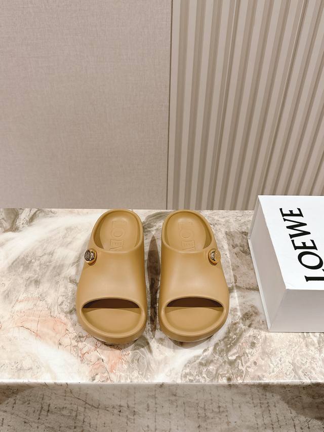 loewe罗意威面包果冻拖 设计超可爱 胖乎乎的感觉 配色也很吸睛 夏日清爽风 原版模具材质-超级舒服 35-40