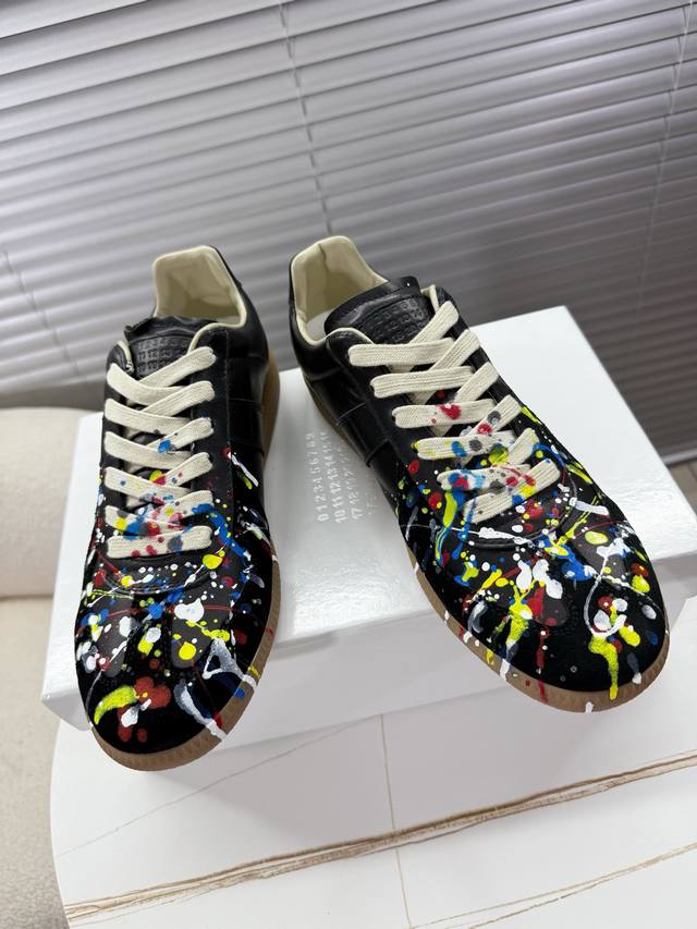 maison Margiela 全新升级还原版本 Mm6情侣款德训鞋 阿甘鞋 运动鞋 各大博都主有荐推的 永不褪色的阿甘训德鞋 绝对人手入必的德训运动鞋 完美大