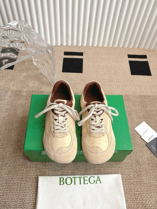 女 男 Bottega Veneta 全新Orbit运动鞋王炸单品众明星网红热衷款 领先设计科技感十足 真的很难不爱 太酷了 码数 女35-40 男41-45