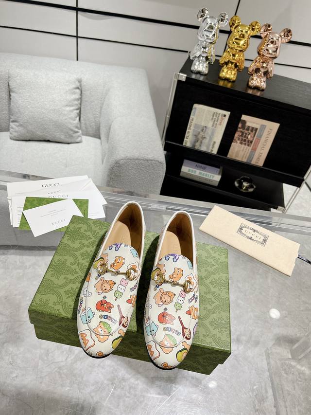 Gucci顶级版 购买两双原版拆皮拆骨一比一还原 所有细节 材质 舒适度 全部跟原版一样了 复刻度98% 码数 35-40