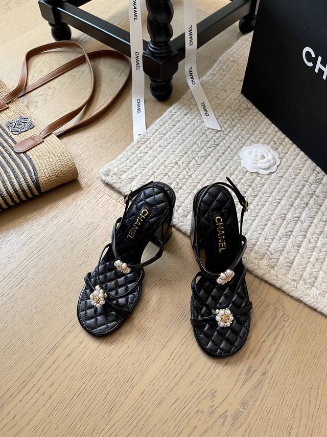 Chanel 25p春夏山茶花凉鞋系列 系列全部都有做 顶级版本 抢先发售 垫脚羊皮 真皮大底 码数 35-40 定制不退不换