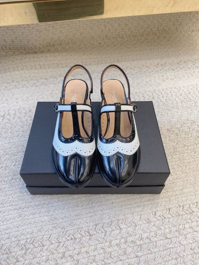 maisonmargiel*Ss25新款小猫高分趾高跟凉鞋 原版套楦 顶级品质 材质 鞋面 进口开边珠牛皮 内里 进口羊皮里 大底 真皮大底 码数 35-39