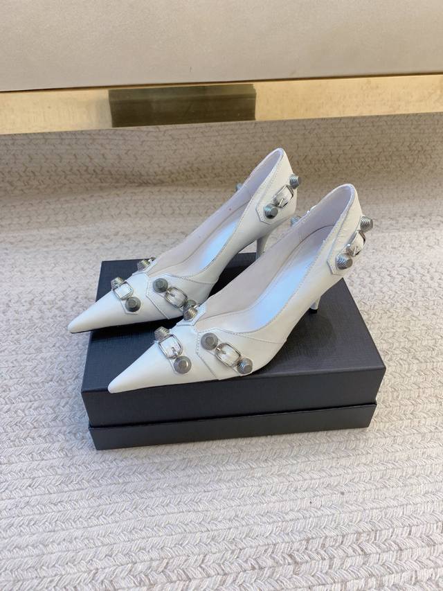 balenciag*Ss25经典款铆钉皮面尖头款高跟鞋 原版套楦 顶级品质 材质 鞋款 进口真羊皮 内里 进口羊皮里 大底 真皮大底 码数 35-39 34 4