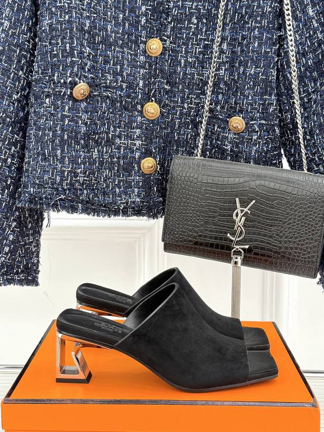 厂价 hermes 爱马仕25S春夏 新品粗跟拖鞋 经典复古高级感单品 好穿又好搭配 上脚秀气 鞋面采用原版定制皮料 内里踮脚混种羊皮 意大利进口真皮大底 si
