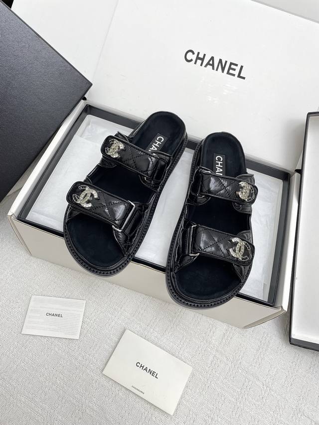 代购级拖鞋 凉鞋360 下单备注官网同步盒包装 Chanel 25Ss 春夏沙滩拖鞋 凉鞋 国内国外专柜断货王 找遍国内专柜心心念念终于到手 第一眼开箱看到实物