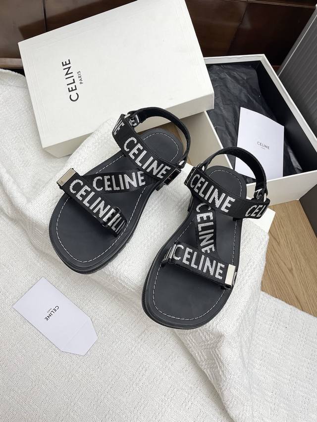 Celine 赛琳 24 春夏新款粗跟拖鞋 这一季的赛琳真的是开了挂 太有特色了 今年必须要入手一双Celing 拖鞋 复古风经典款 超级百搭 简单大气 无论裙
