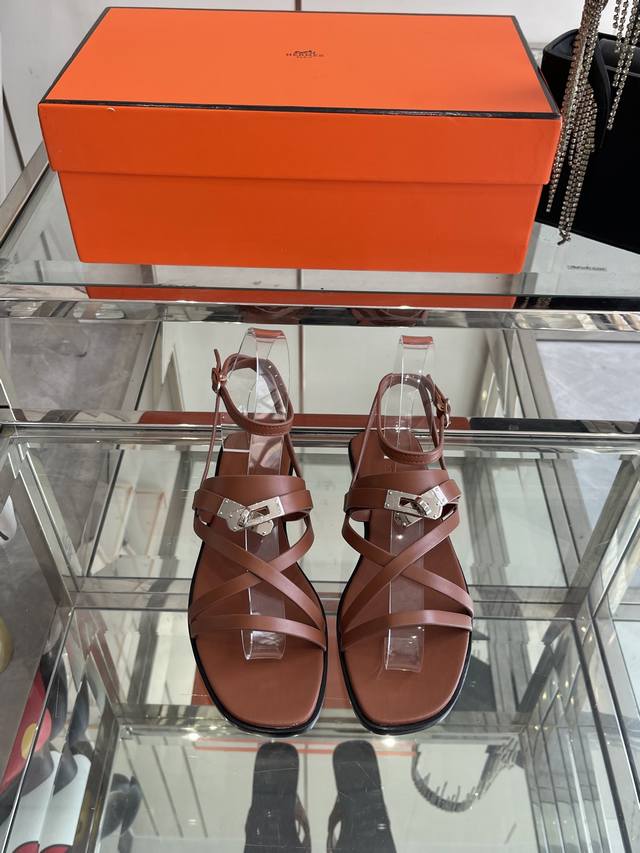 顶级版本 hermes 爱马仕 June Sandal系列 H家Kelly扣细带罗马凉鞋 小牛皮凉鞋 搭配经典镀钯Kelly鞋扣和袢带 打造简约造型 可谓夏日良