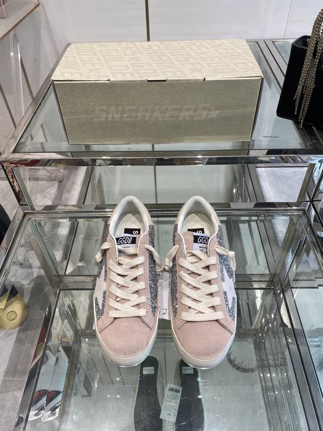 Ggdb 25Ss春夏季新款 经典 休闲小脏鞋系列 打破传统审美 小脏鞋做到了明星私服上脚示范 就是这么百搭 再也不用担心洗鞋的问题啦 鞋面 原版定制牛皮 内里
