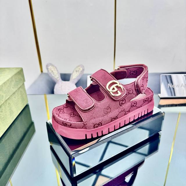 gucci2025官网新款魔术贴厚底凉鞋整双鞋子采购Zp开发打造 全部定制材料 独家开模大底 细节全部对版出货 连包装也做到跟正品一样 码数:女35-40 男3
