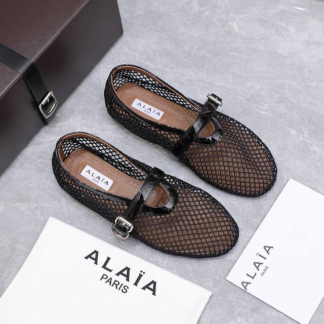 alaia 阿莱亚25Ss 走秀款平底网面鞋芭蕾舞鞋 风靡全球超火的平底鞋 章小蕙同款 甜酷芭蕾风 人气超高的一款芭蕾舞鞋 浪漫又迷人 舒适百搭配上不同款式 不