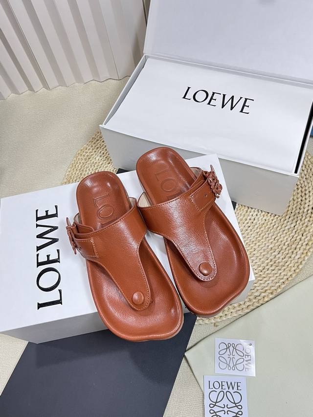 出厂 男+10 情侣款 罗意威 Loewe开春新款 凉拖鞋 Ease三连花瓣头 全皮包裹博肯鞋 羊皮材质 舒适度极高 非常具有辨识度 美貌与实用并存舒适而不单调