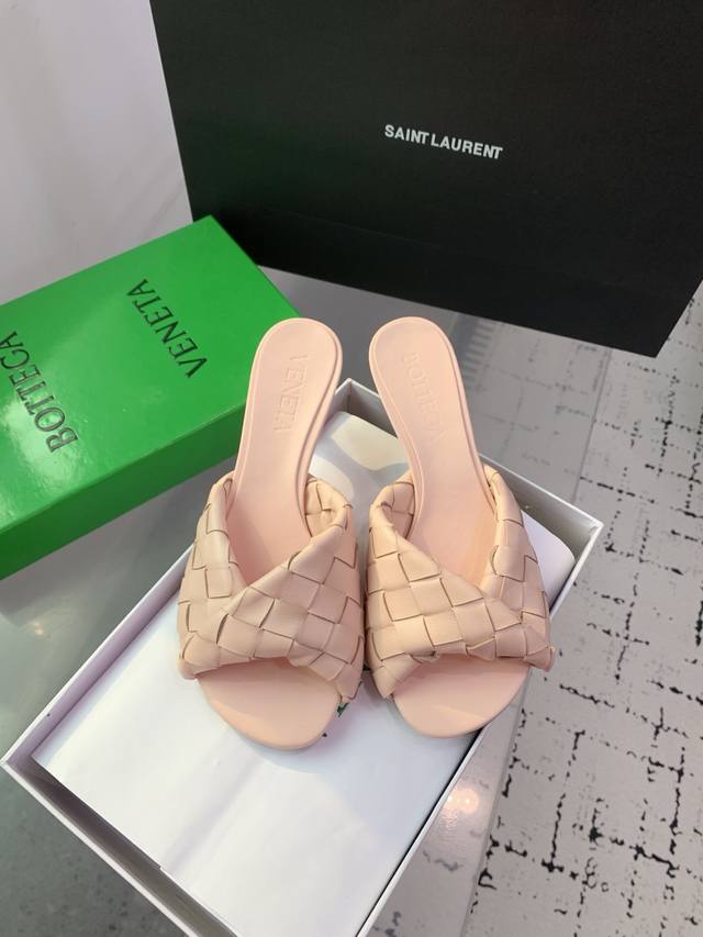 Bottega Venetabv Blink系列纽结编织饰带高跟凉拖鞋 Ins 小红书巨多网红明星上身 真的太美了高级穿着又仙女 简约时髦又有设计感而且非常非常