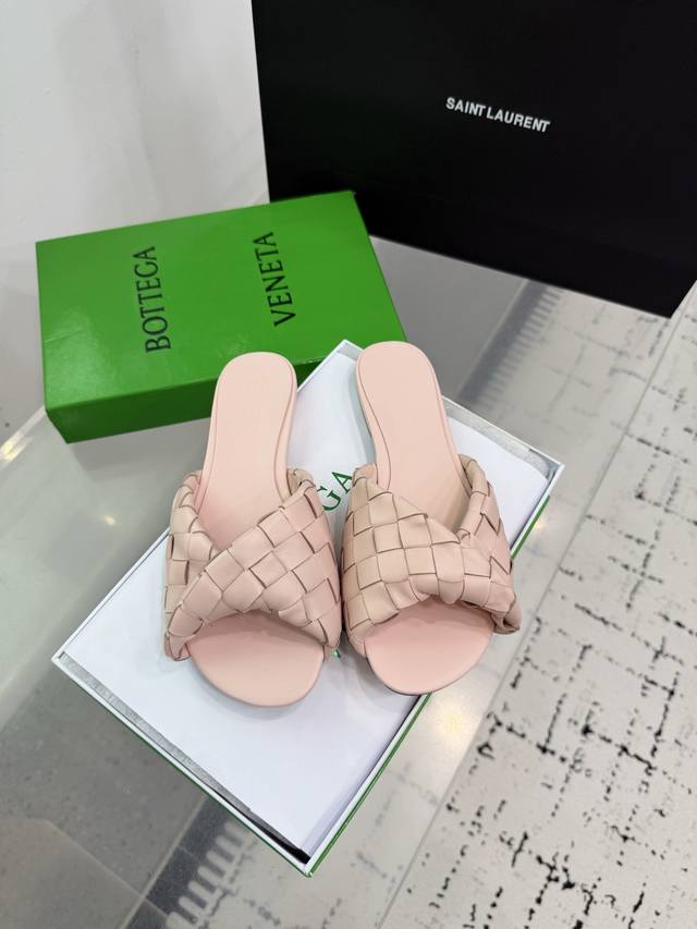 Bottega Venetabv Blink系列纽结编织饰带平底拖鞋 Ins 小红书巨多网红明星上身 真的太美了高级穿着又仙女 简约时髦又有设计感而且非常非常好