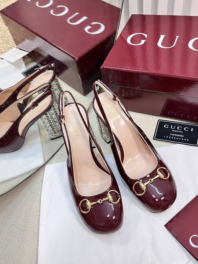 G家新款Gucci马衔扣露跟浅口后系带凉鞋粗跟漆皮凉鞋 顶级版本 欢迎比对. 原版1:1复刻 鞋面 进口高档牛漆皮 内里 垫脚 全粒纹高档小羊皮 鞋底 意大利顶