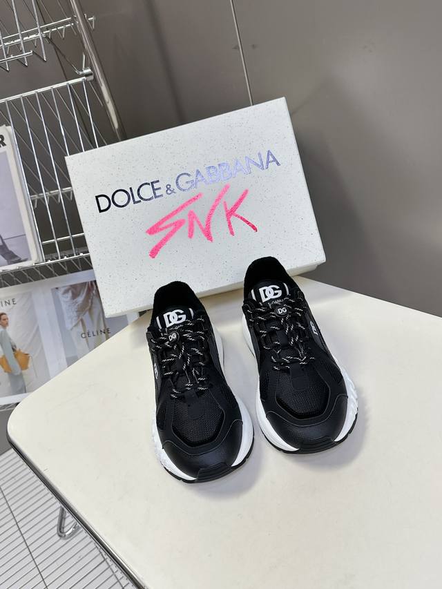 Dolce&Gabbana杜嘉班纳最新厚底情侣款 休闲运动鞋 原版购入 开发 做货 Dg系列以品牌 Dna 摩登视角灵感源泉 新一代年轻人为设计出发点 全新 S