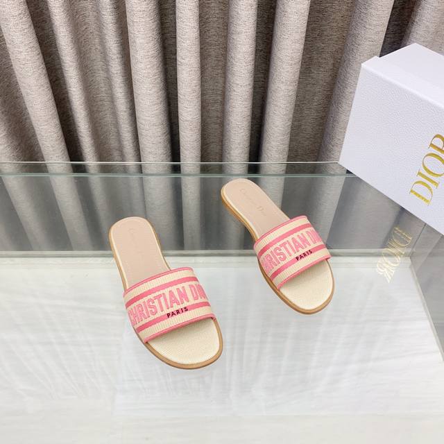 dior2025春夏新款Dway平底一字拖拼色女鞋 Cd字母Logo立体刺绣圆柱跟凉鞋 方头粗跟凉拖鞋 原版开发市面顶级版本 鞋面 原版一致水洗牛皮电绣高温水溶