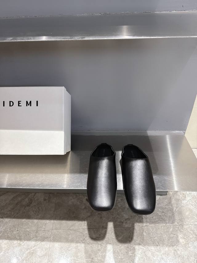 hidemi 2025春夏新款玛丽珍拖鞋经典百搭黑白配色好看好穿时髦精纷纷Get五星推荐 鞋面采用原版开边珠小牛皮 内里垫脚羊皮 原版开模橡胶大底 码数:35-