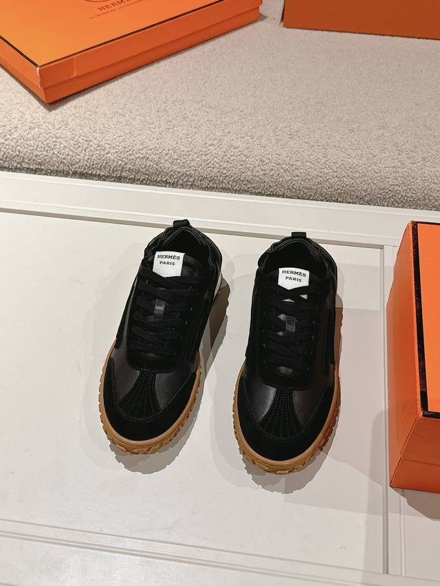 男+10 hermes 顶级版本# 24Ss休闲运动鞋 麂皮山羊皮运动鞋装饰撞色图案和标志性 H 细节 配送专柜精美包装 面料 麂皮+牛皮 内里 混种羊里 大底