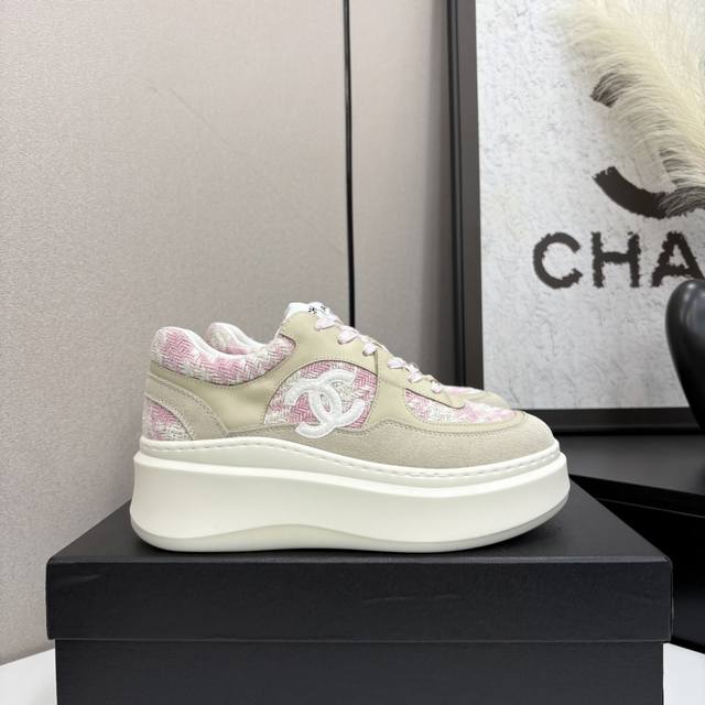 chanel香奈儿熊猫鞋 2025专柜顶级休闲款运动鞋 这款经典设计 鞋面多种工艺电绣的风格 大底却时尚运动 不平凡的拥入了多种配色元素 多元化混搭非常好看百搭
