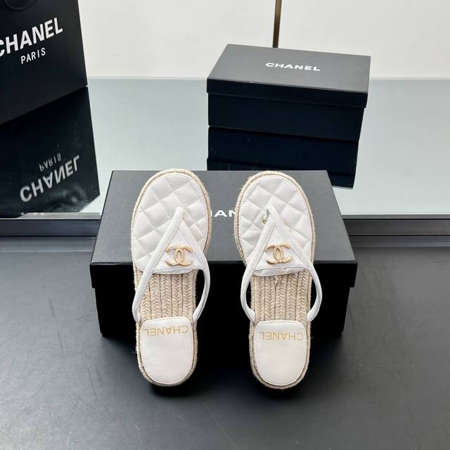 高版本 chanel25M蜜儿拖鞋 香奈儿 购入Coco Beach大爆款 全网独家购入原版拆卸开发 正品购入开发定制 原厂小羊皮软糯舒适 百搭显脚瘦气质款 颜